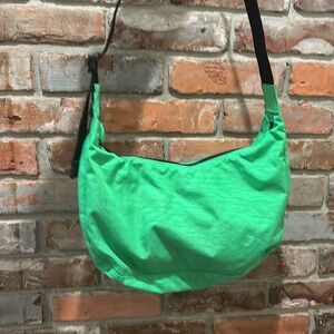 BAGGU Aloe Medium Nylon Crescent